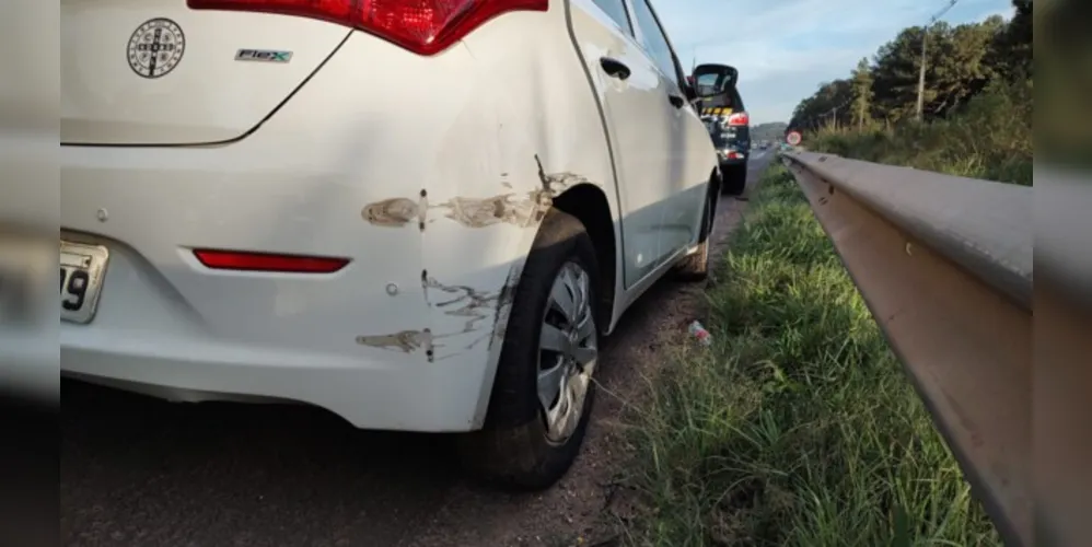 O condutor do carro não se feriu.