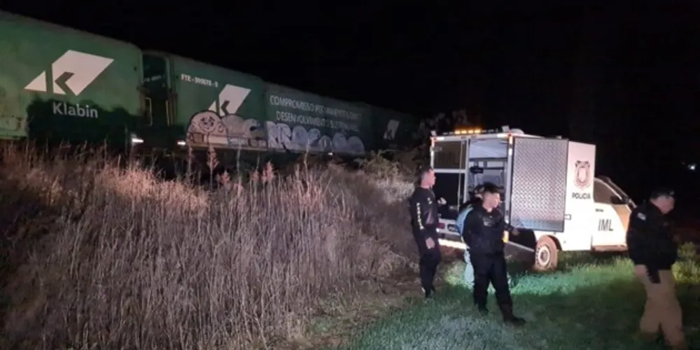 Ocorrências foram em regiões distintas da cidade neste domingo (14); as duas vítimas dos atropelamentos morreram na hora