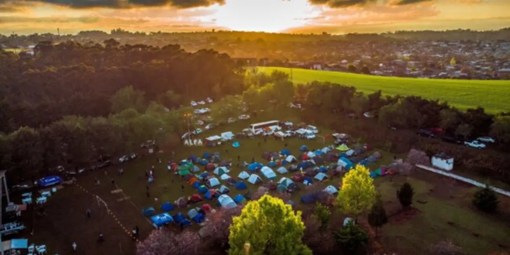 O acampamento foi realizado na Associação Cultural Esportiva Nipo Brasileira em Ponta Grossa, com a participação de toda a comunidade escolar