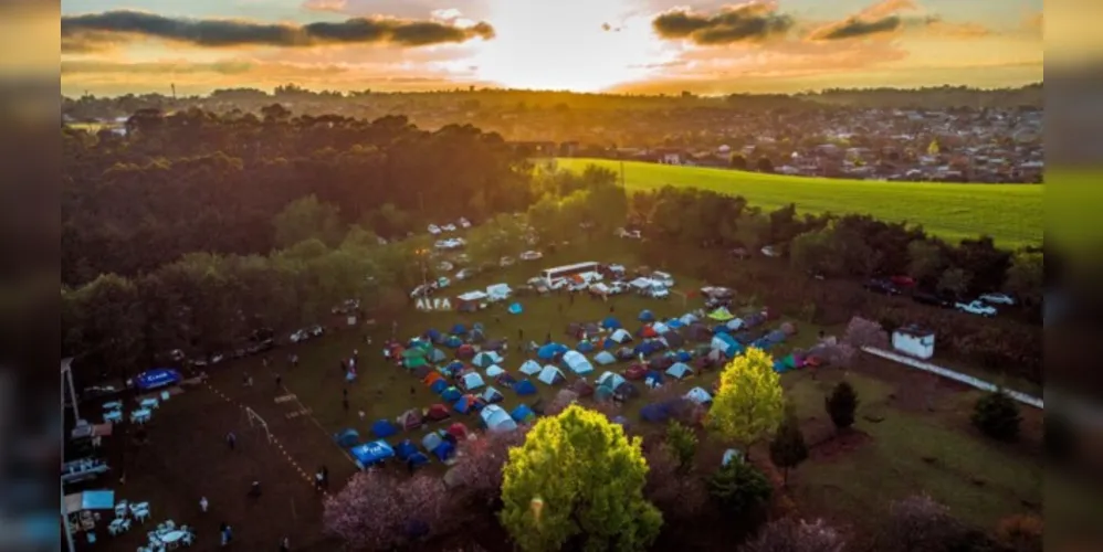 O acampamento foi realizado na Associação Cultural Esportiva Nipo Brasileira em Ponta Grossa, com a participação de toda a comunidade escolar