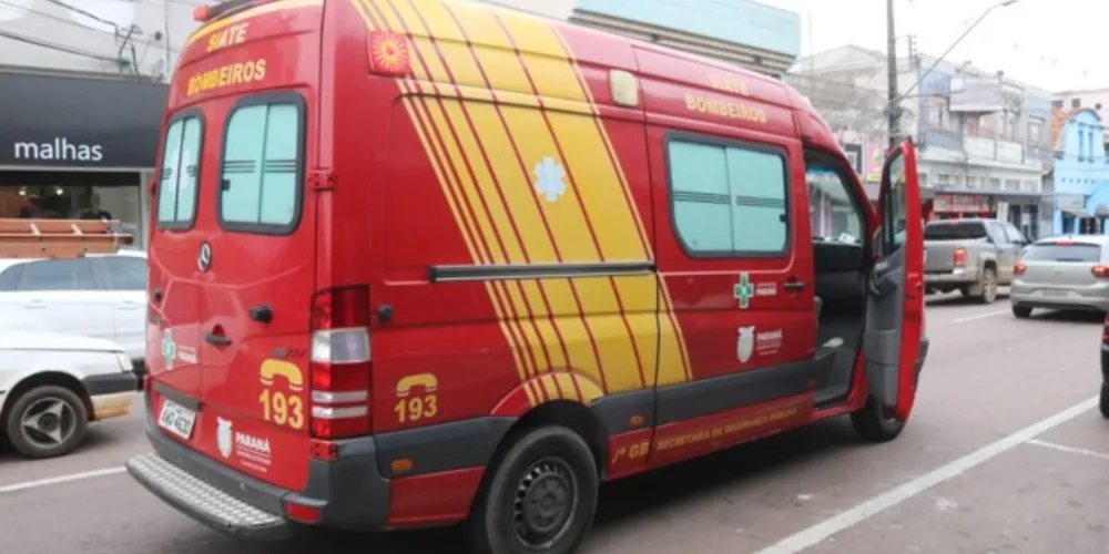 Após o atendimento no interior da ambulância do Corpo de Bombeiros (Siate), a vítima foi encaminhada ao Hospital Regional