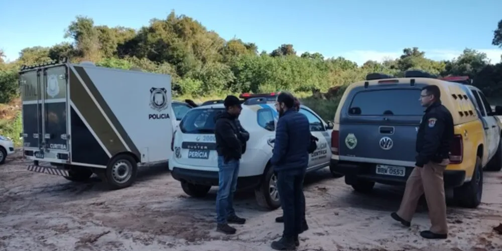 Equipes da Polícia Militar, Polícia Civil e Instituto Médico Legal (IML) estiveram no local