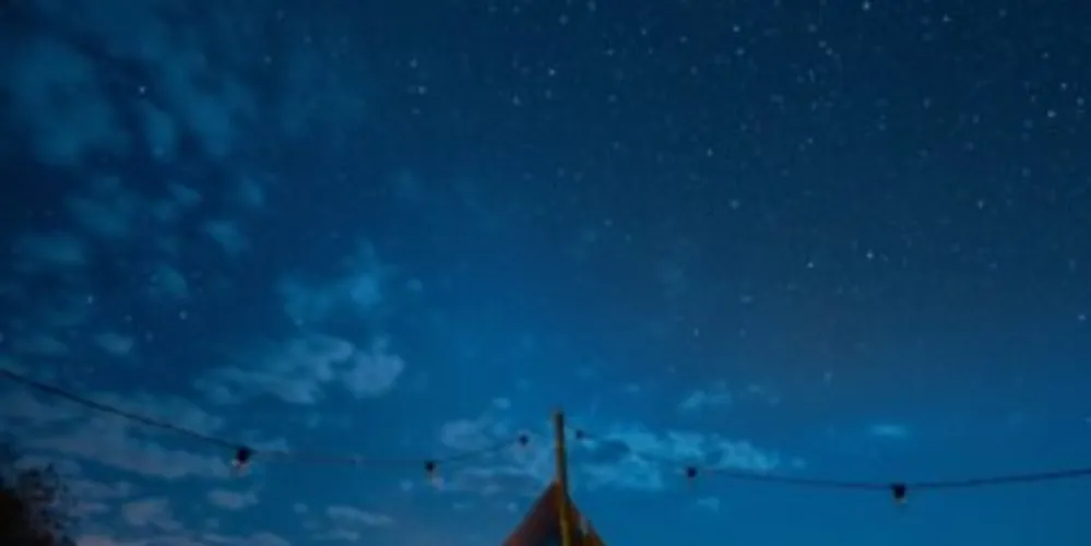 Cervejaria argentina lança convite para passar o final de semana debaixo das estrelas