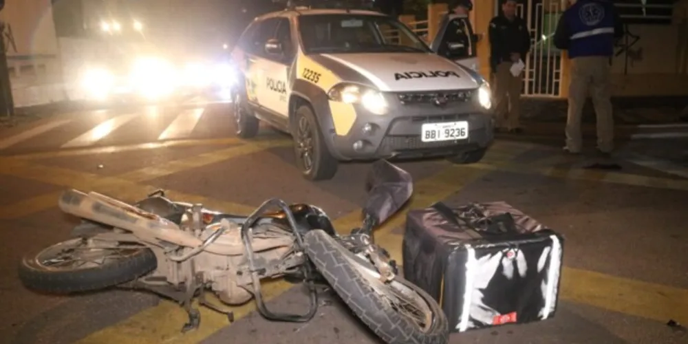 Rapaz de aproximadamente 30 anos teve ferimentos graves e foi encaminhado para a Santa Casa