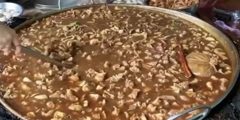 Restaurante atrai turistas do mundo inteiro que estão em busca da sopa eterna