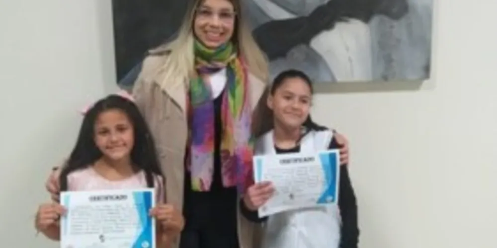 Educandas puderam recitar poemas 'Receita para Espantar a Tristeza' e 'A Força do Professor'