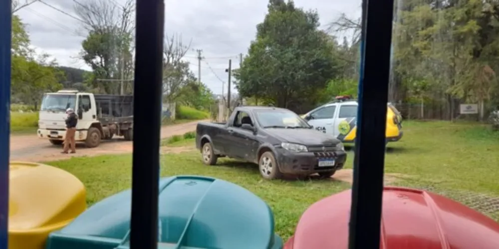 Policiais militares localizaram o caminhão e o suspeito na tarde desta terça