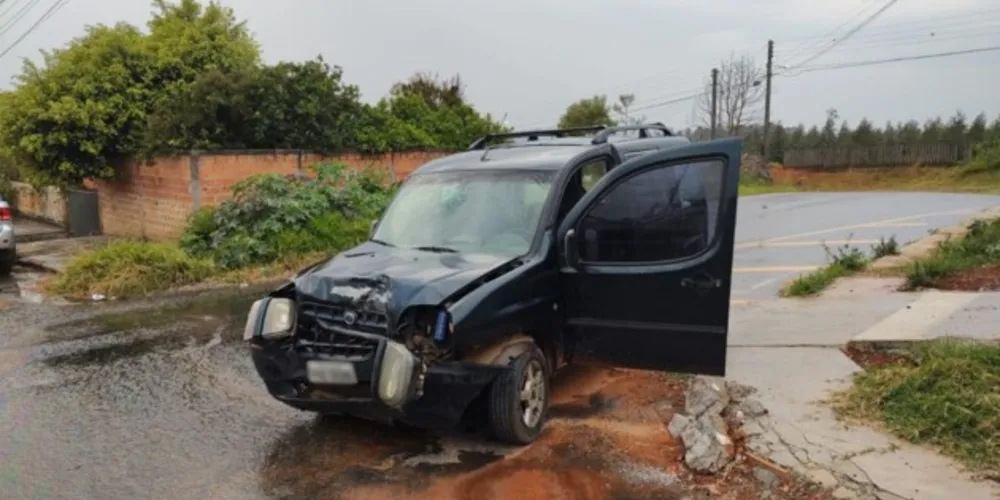 No carro que estava na Rua Rio Pardo tinham três pessoas. Duas delas foram encaminhadas para a UPA Santana.