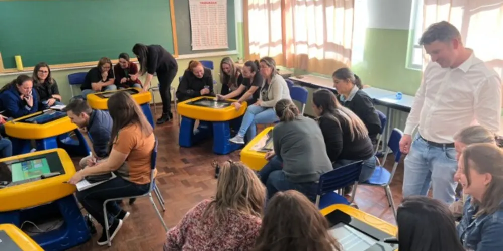 Secretário de Educação e vice-prefeito, Zaqueu Bobato, avalia como fundamental a utilização da tecnologia como forma de fortalecer a educação