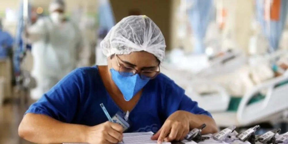 Piso da enfermagem foi aprovado no último mês pelo Congresso Nacional e sancionado por Bolsonaro