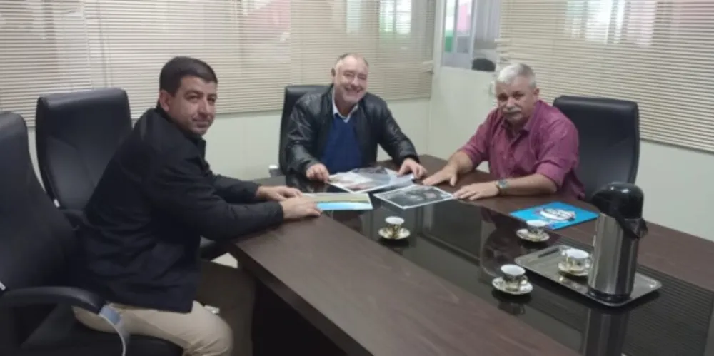 Na indústria, em Braço do Norte, os representantes de Irati conheceram a linha de produção e se colocaram à disposição para possíveis negociações