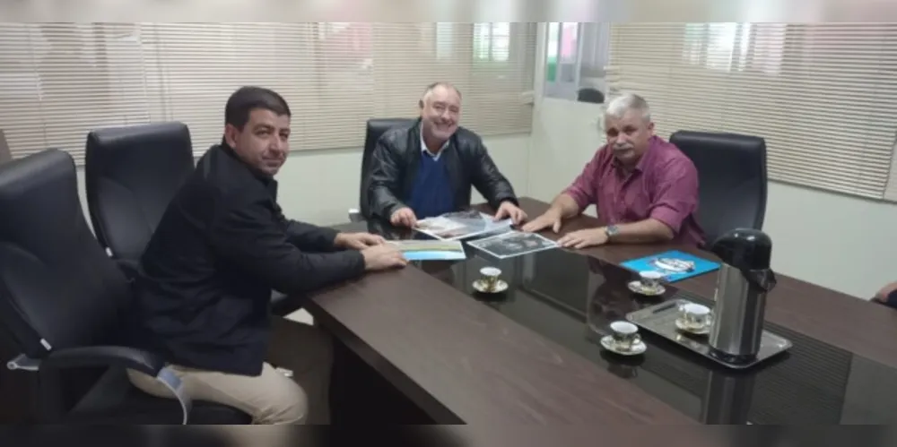 Na indústria, em Braço do Norte, os representantes de Irati conheceram a linha de produção e se colocaram à disposição para possíveis negociações