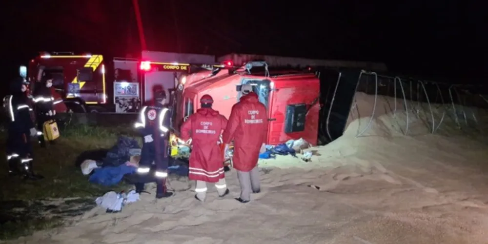 O condutor foi encaminhado para o Hospital Regional de Ponta Grossa.