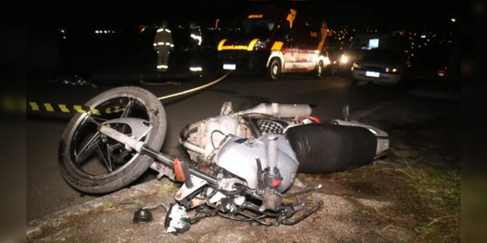 Acidente foi na esquina entre as ruas Barão de Penedo e Ercílio Slaviero