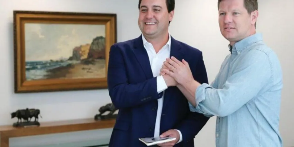 Segundo Ratinho Júnior, tem em Santin Roveda uma liderança da nova safra de políticos