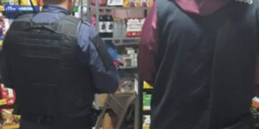 Durante operação, 19 cigarros eletrônicos foram apreendidos pela Vigilância Sanitária e Guarda Municipal