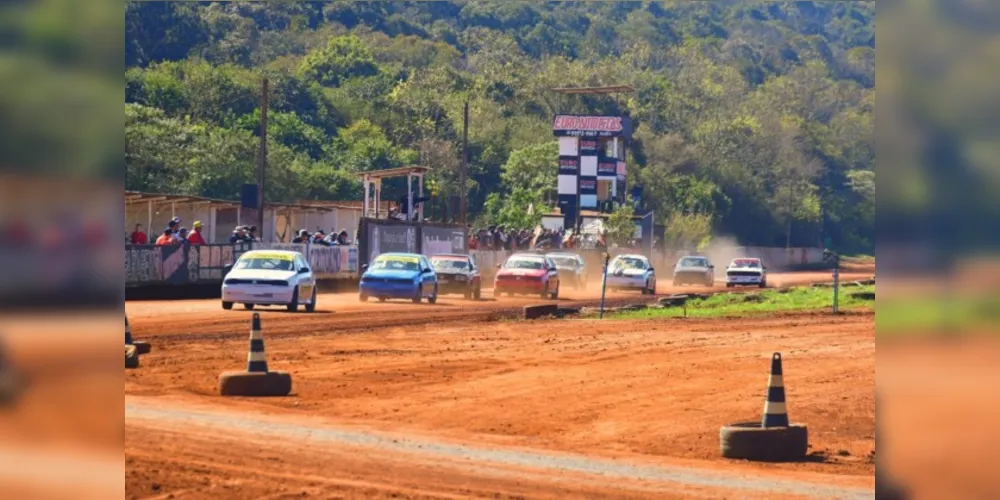 A programação inicia no sábado (17), com treinos livres das 9 horas às 11h15, com duração de 15 minutos cada categoria. Em seguida, serão realizados os treinos classificatórios para as definições dos grids de largada.