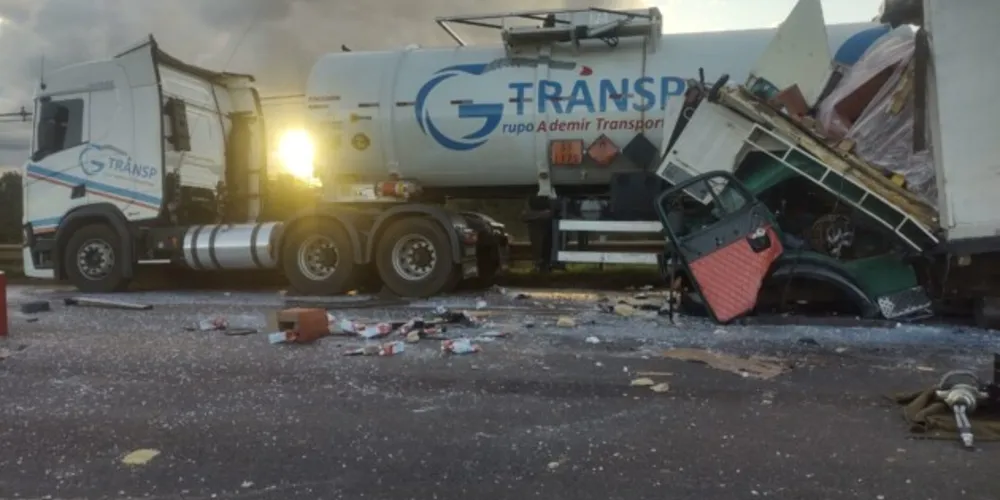 Colisão traseira também deixou um dos motoristas em estado grave