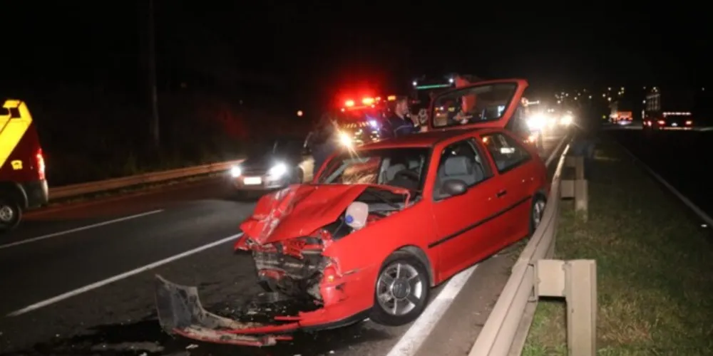 Os dois rapazes feridos foram atendidos pelo Samu e Corpo de Bombeiros (Siate)