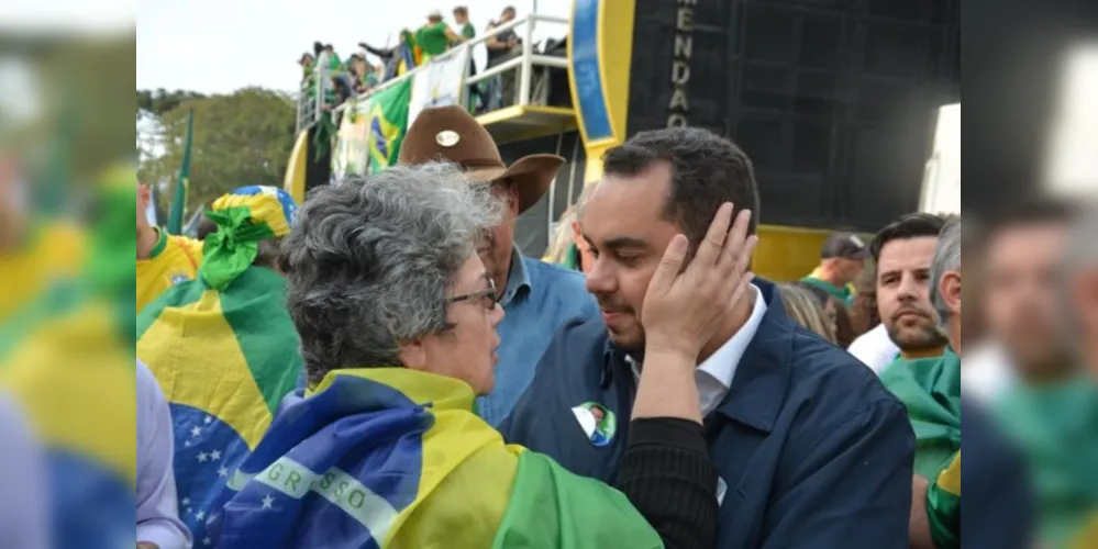 Paulo Martins tem o apoio do presidente Jair Bolsonaro e do governador Ratinho Junior.