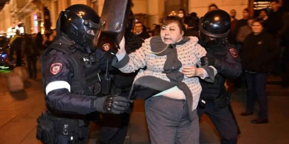 Mais de 500 manifestantes foram detidos após Vladimir Putin anunciar convocação de cidadãos para guerra