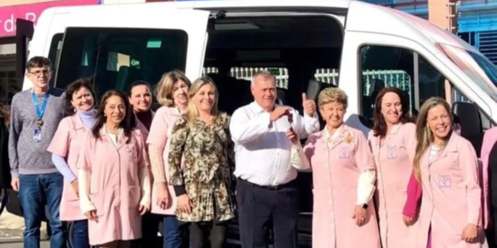 Balansin reunido com a diretoria da entidade.