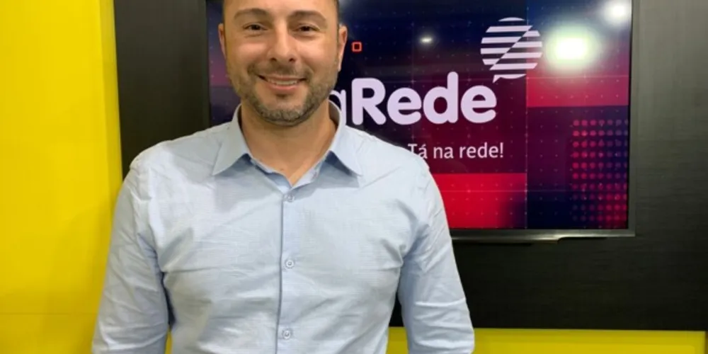 O vereador Daniel Milla em entrevista ao Grupo aRede.
