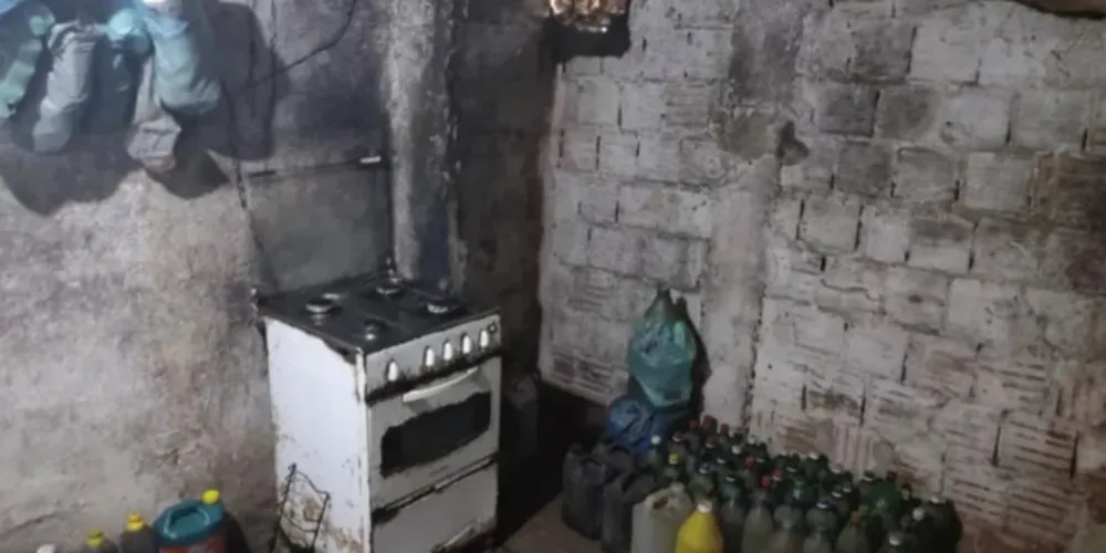 Mãe e dois jovens eram mantidos em cárcere privado há 17 anos, segundo a PM.