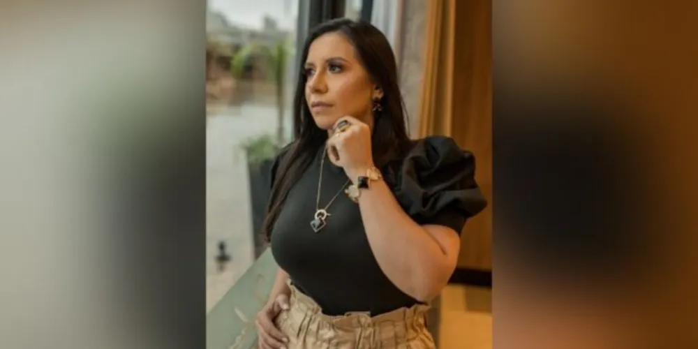 NIVER - A empresária Denise Dalla Vecchia foi muito cumprimentada pela passagem de seu aniversário na última quinta-feira (21). Da coluna RC os votos de alegrias e prosperidade.