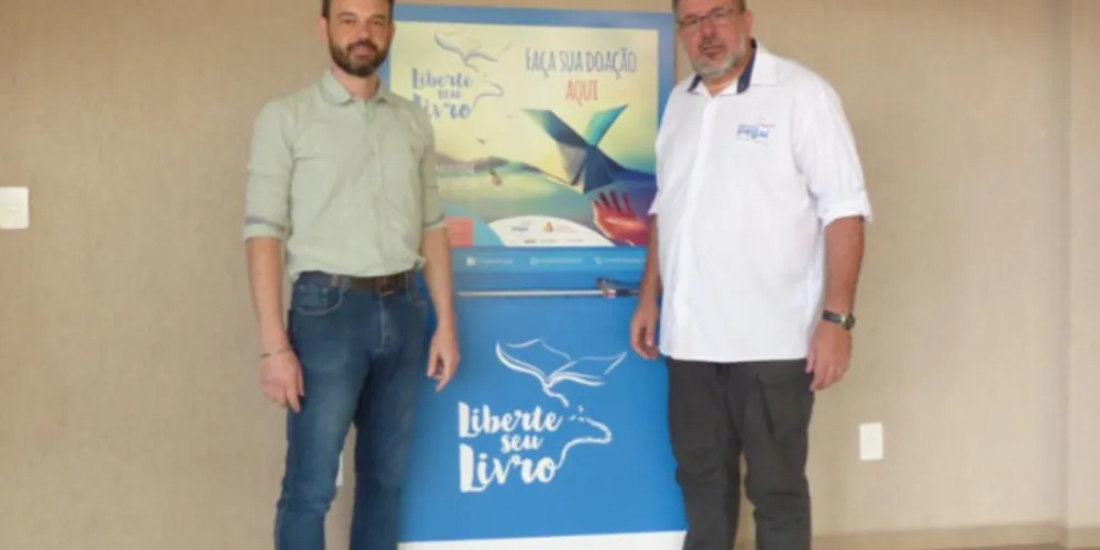À esquerda, o Gestor do Parque Vila Velha, Leandro Ribas, e à direita, Idomar Cerutti, idealizador do Instituto Pegaí Leitura Grátis.