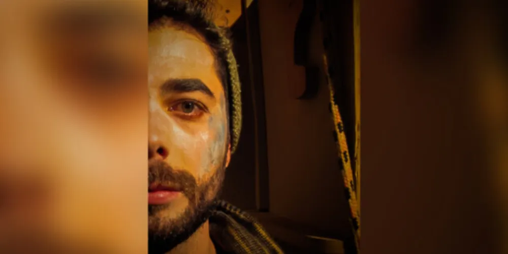 A peça é uma imersão nas subjetividades do humano a partir da trama de um homem à deriva no oceano.