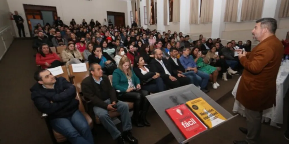 Evento contou com palestra do empresário e escritor Oséias Gomes