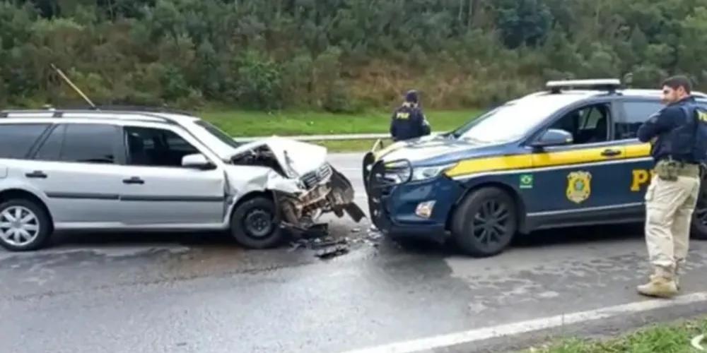 Das três vítimas, a única que precisou de ser encaminhada ao hospital foi um policial rodoviário, mas sem risco de morte