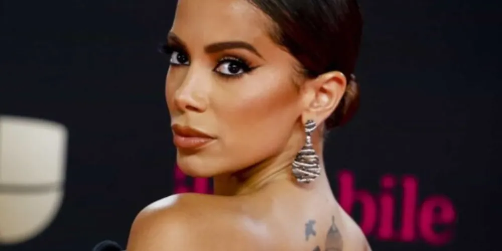 Anitta concorre em duas categorias: Melhor Performance em Reggaeton e Gravação do Ano por “Envolver”
