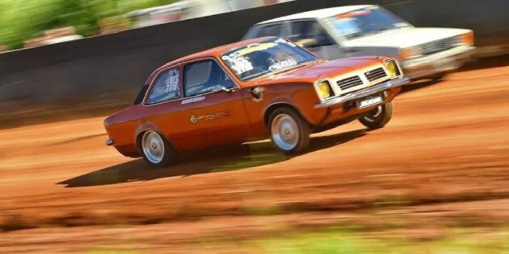 A programação segue com treinos livres pela manhã e a realização de baterias ao longo do dia.