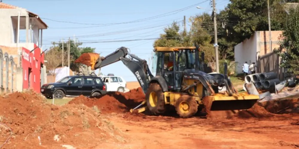 O investimento é de aproximadamente R$ 2 milhões e é destinado à execução de asfalto em cinco ruas da região