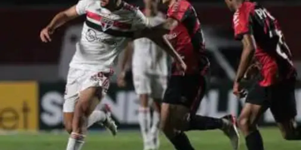 O São Paulo goleou por 4 x 0 na partida do 1º turno entre as duas equipes.