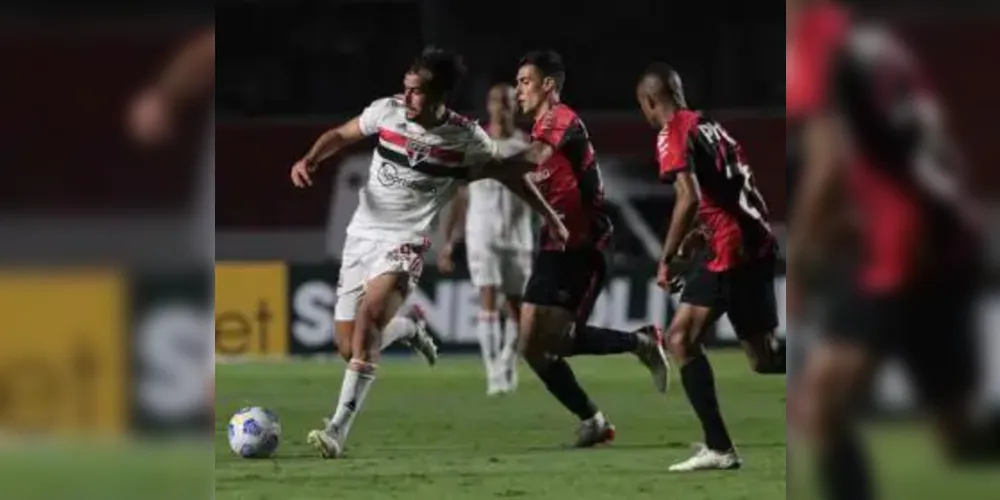 O São Paulo goleou por 4 x 0 na partida do 1º turno entre as duas equipes.