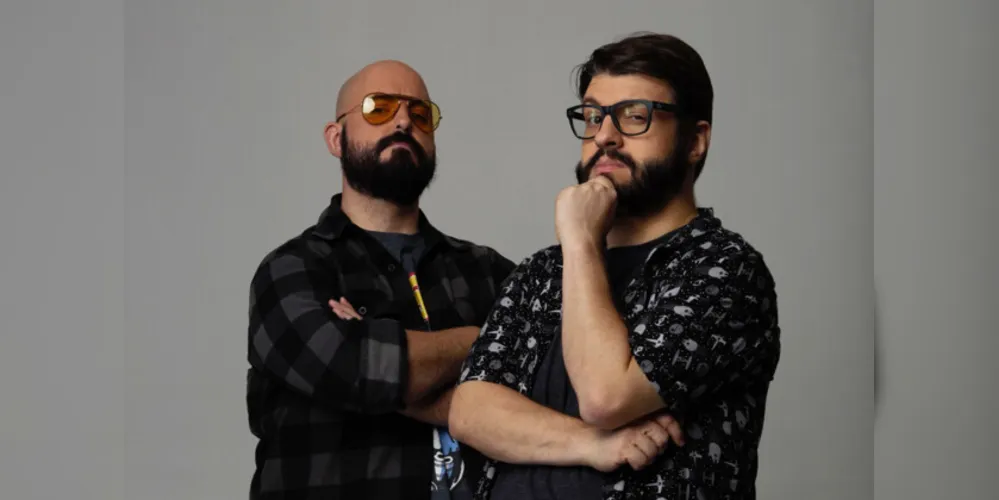 Jovem Nerd e Azaghal produzem conteúdo sobre cultura pop desde o início dos anos 2000. Os episódios do podcast passam do milhão de plays por edição e o canal no Youtube da dupla conta com mais de 2,5 milhões de inscritos.