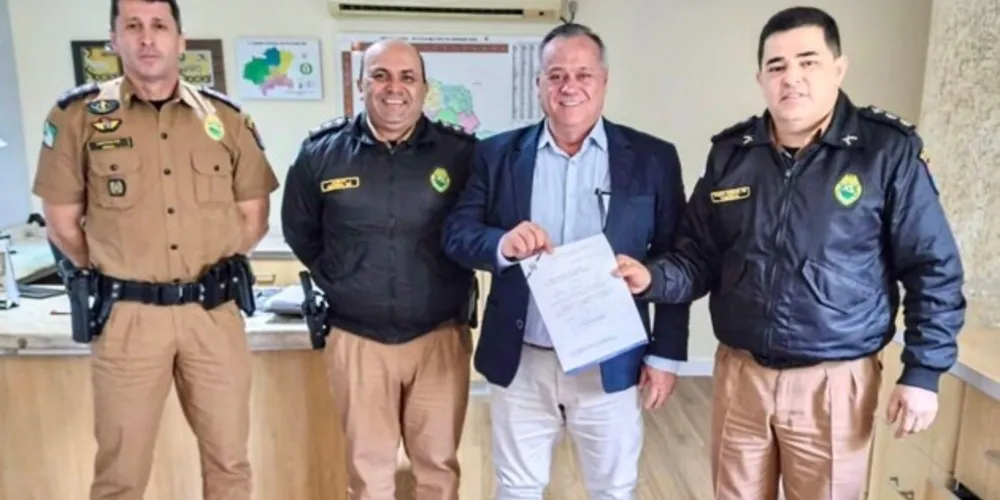 Balansin  ao lado do Tenente-Coronel Renato Taborda, Major Moreira e Capitão Ribas.