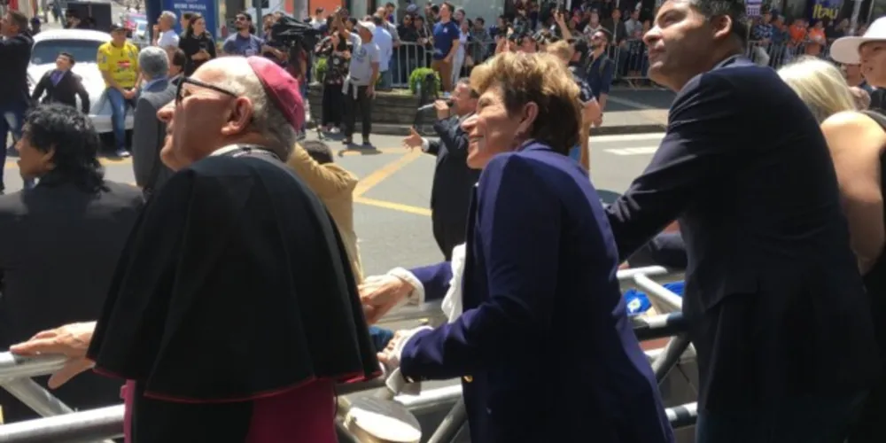Em 2018, Dom Sergio acompanhando o desfile do palanque de autoridades
