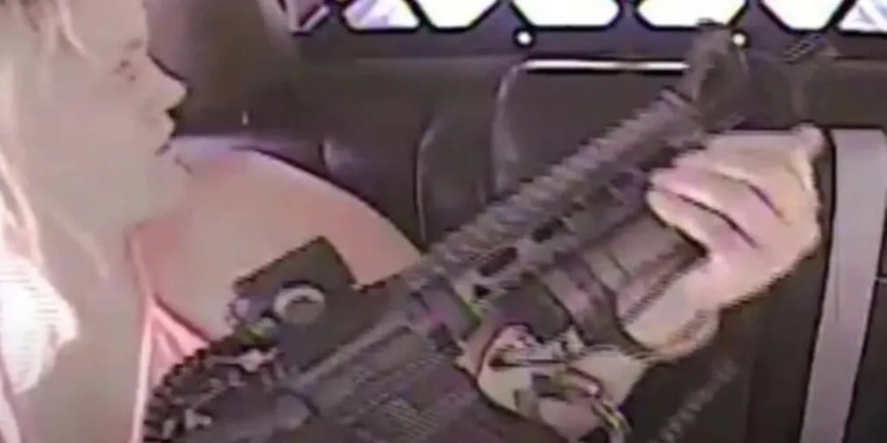 O momento foi registrado por uma câmera de segurança