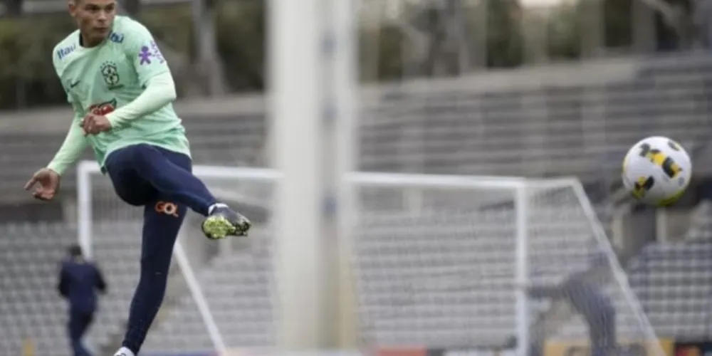 Seleção Brasileira treina em Paris antes de partida contra Tunísia