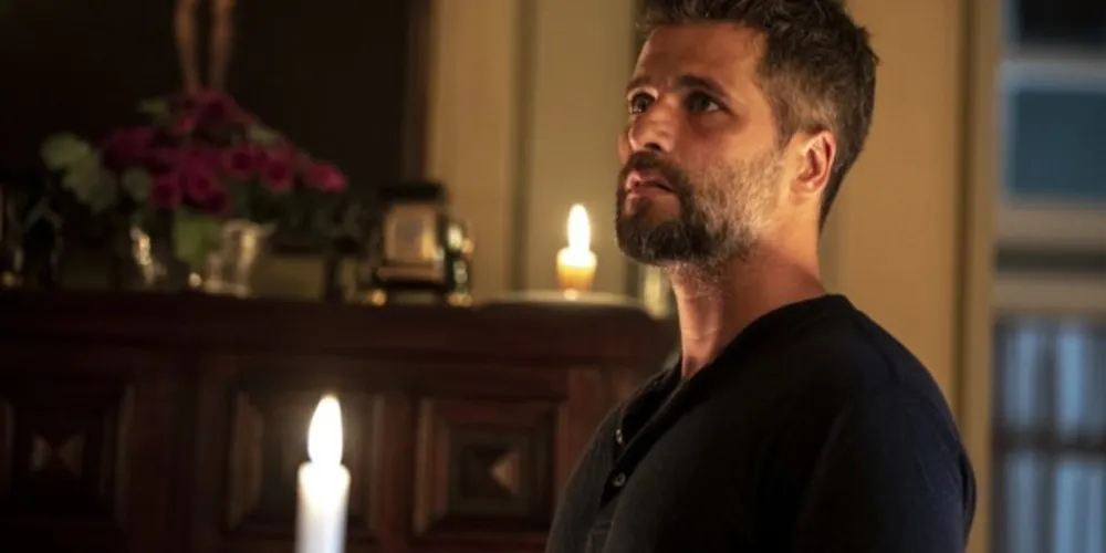 Na trama, Galiasso interpreta um policial que procura por Santo, o traficante de drogas mais famoso do mundo