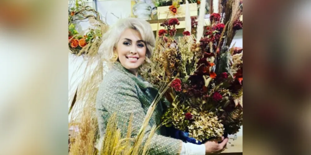 A Primeira Flor busca manter a cultura das guirlandas, dando um toque mais contemporâneo. Todo o processo é artesanal