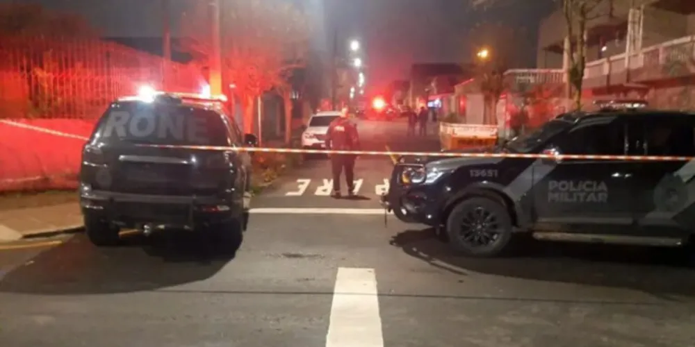 Nos locais dos confrontos, PM apreendeu, ao todo, oito armas, coletes balísticos e maconha