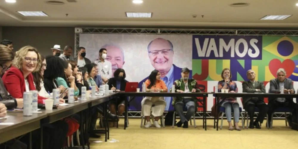 Na convenção também foram discutidas a conjuntura política atual do país e a importância da construção de uma unidade no campo político