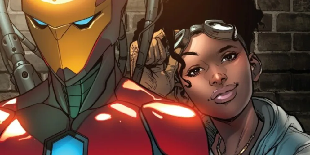 Riri Williams, enquanto isso, é uma jovem brilhante que, enquanto estuda no MIT (Instituto de Tecnologia de Michigan, na sigla em inglês), desenha e constrói uma armadura semelhante à do Homem de Ferro