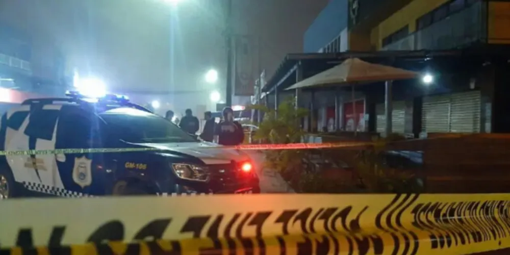 Armado com uma pistola calibre 9 milímetros, o homem disparou várias vezes