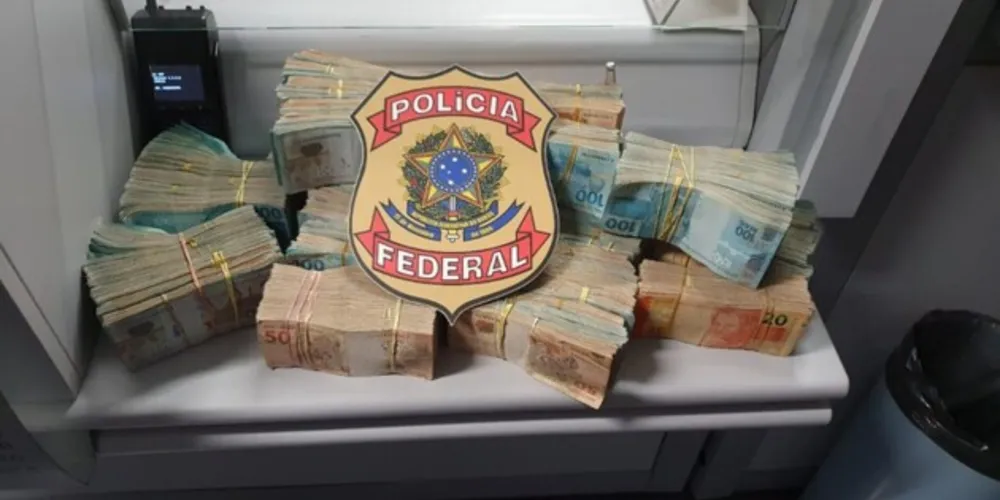 Foram cumpridos nove mandados de busca e apreensão e o sequestro de imóveis dos investigados